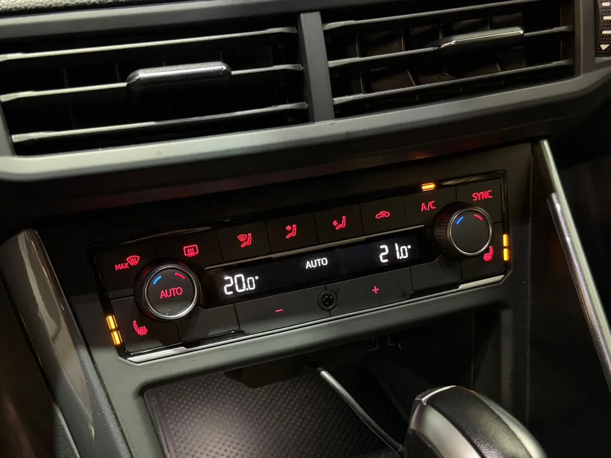 2.0 TSI GTI DSG LED/VIRTUAL/NAVI/CARPLAY/KEYLESS/CRUISE/DCC/PDC/CAMERA/ACC/FRONT-ASSIST/BLIND-SPOT/12-MND-GARANTIE