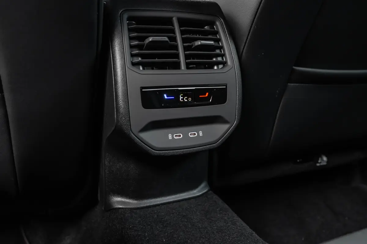 Business | Achteruitrijcamera | Digitaal instrumentenpaneel (Virtual Cockpit) | Draadloze Apple CarPlay™, Android Auto™