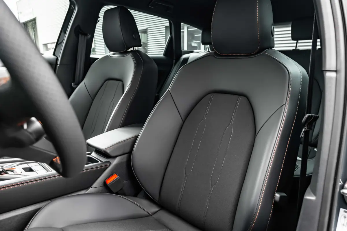 Business | Achteruitrijcamera | Digitaal instrumentenpaneel (Virtual Cockpit) | Draadloze Apple CarPlay™, Android Auto™