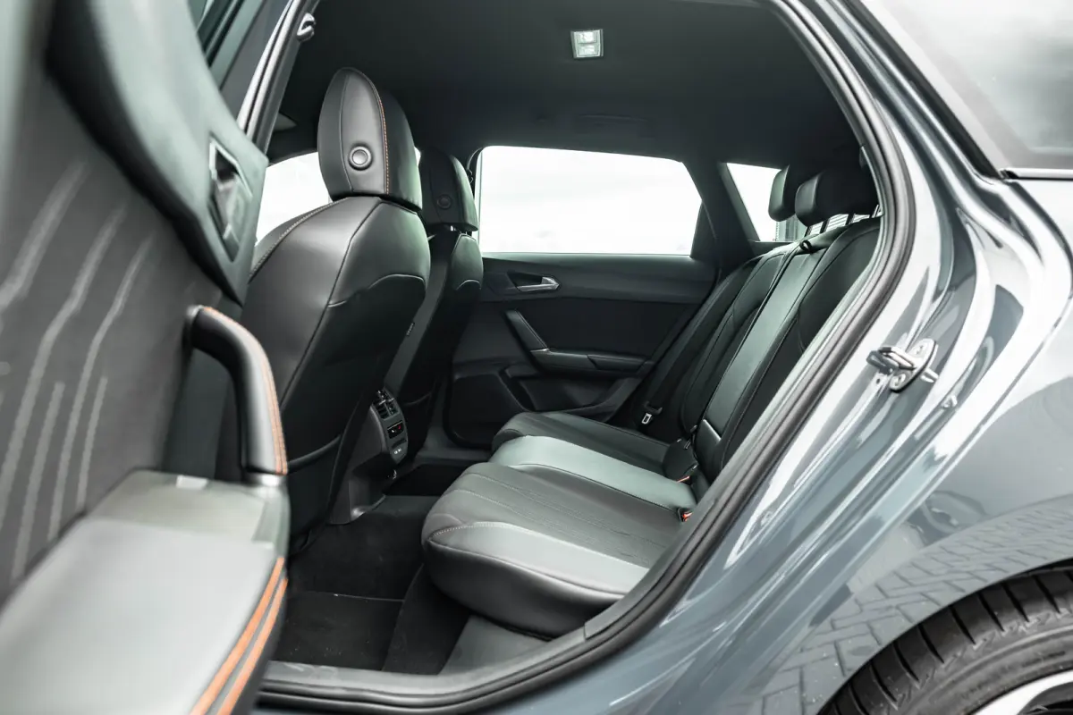 Business | Achteruitrijcamera | Digitaal instrumentenpaneel (Virtual Cockpit) | Draadloze Apple CarPlay™, Android Auto™
