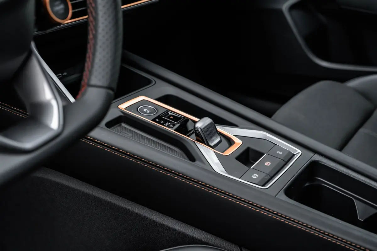Business | Achteruitrijcamera | Digitaal instrumentenpaneel (Virtual Cockpit) | Draadloze Apple CarPlay™, Android Auto™