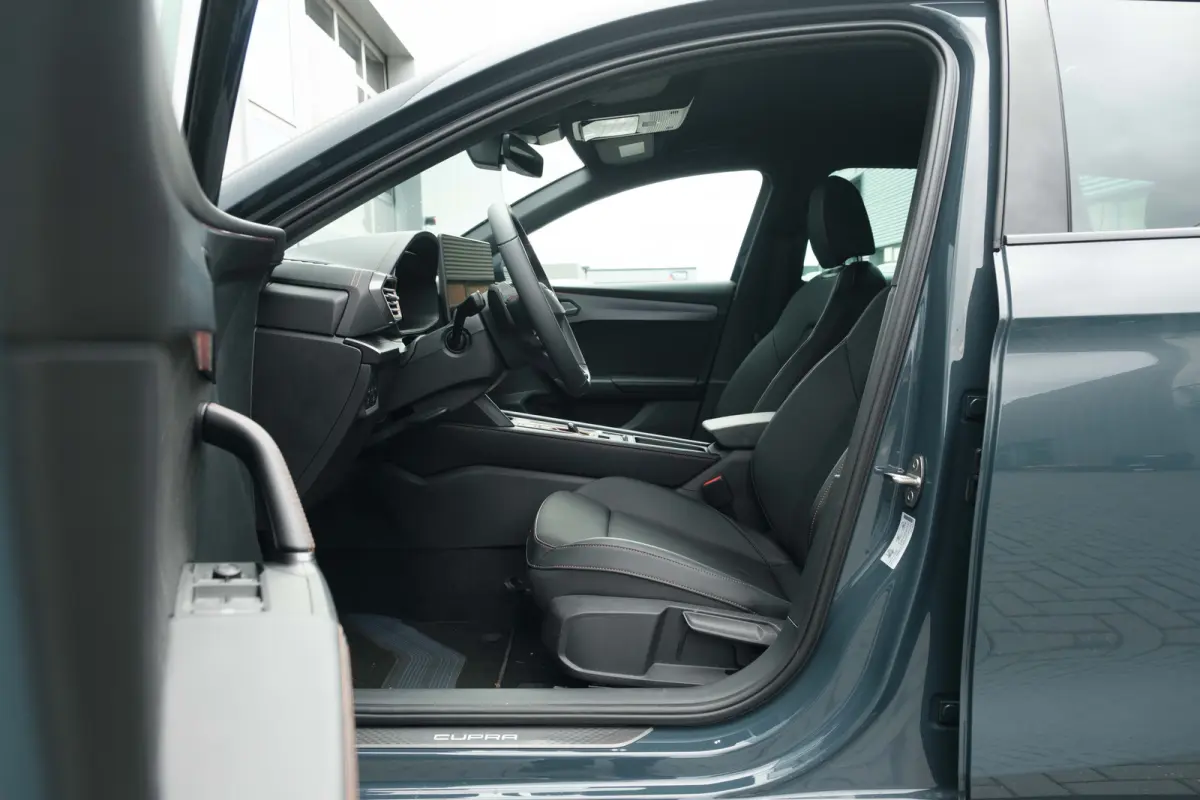 Business | Achteruitrijcamera | Digitaal instrumentenpaneel (Virtual Cockpit) | Draadloze Apple CarPlay™, Android Auto™
