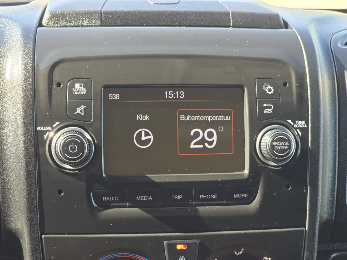 2.2D 140 L2H2 3.5t - 141 Pk - Euro 6 - Airco - Cruise Control - ParkeerCamera