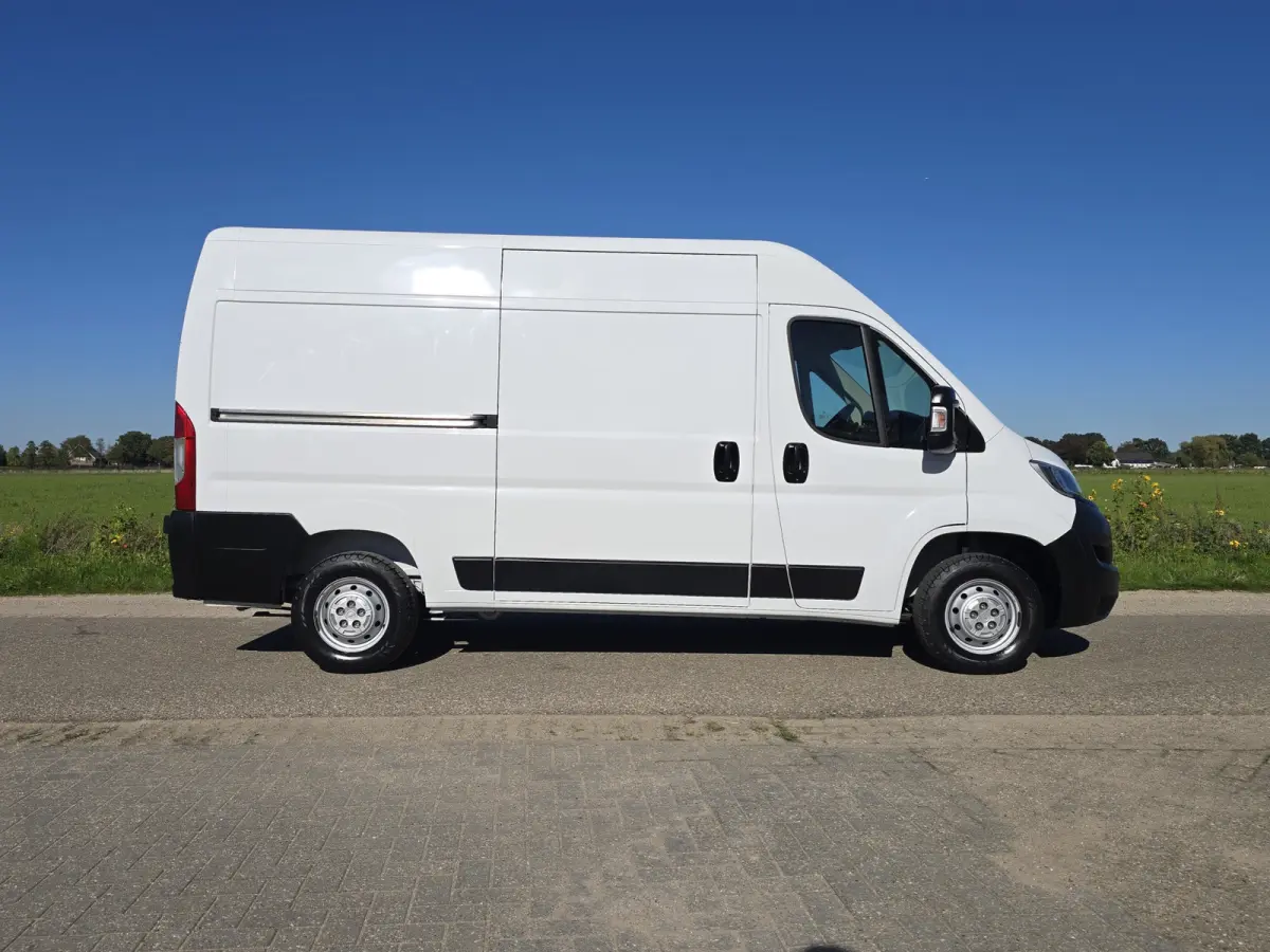 2.2D 140 L2H2 3.5t - 141 Pk - Euro 6 - Airco - Cruise Control - ParkeerCamera