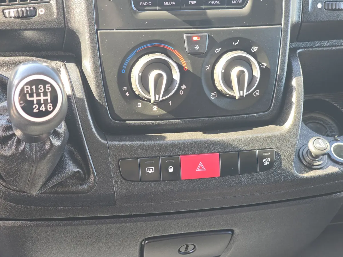 2.2D 140 L2H2 3.5t - 141 Pk - Euro 6 - Airco - Cruise Control - ParkeerCamera