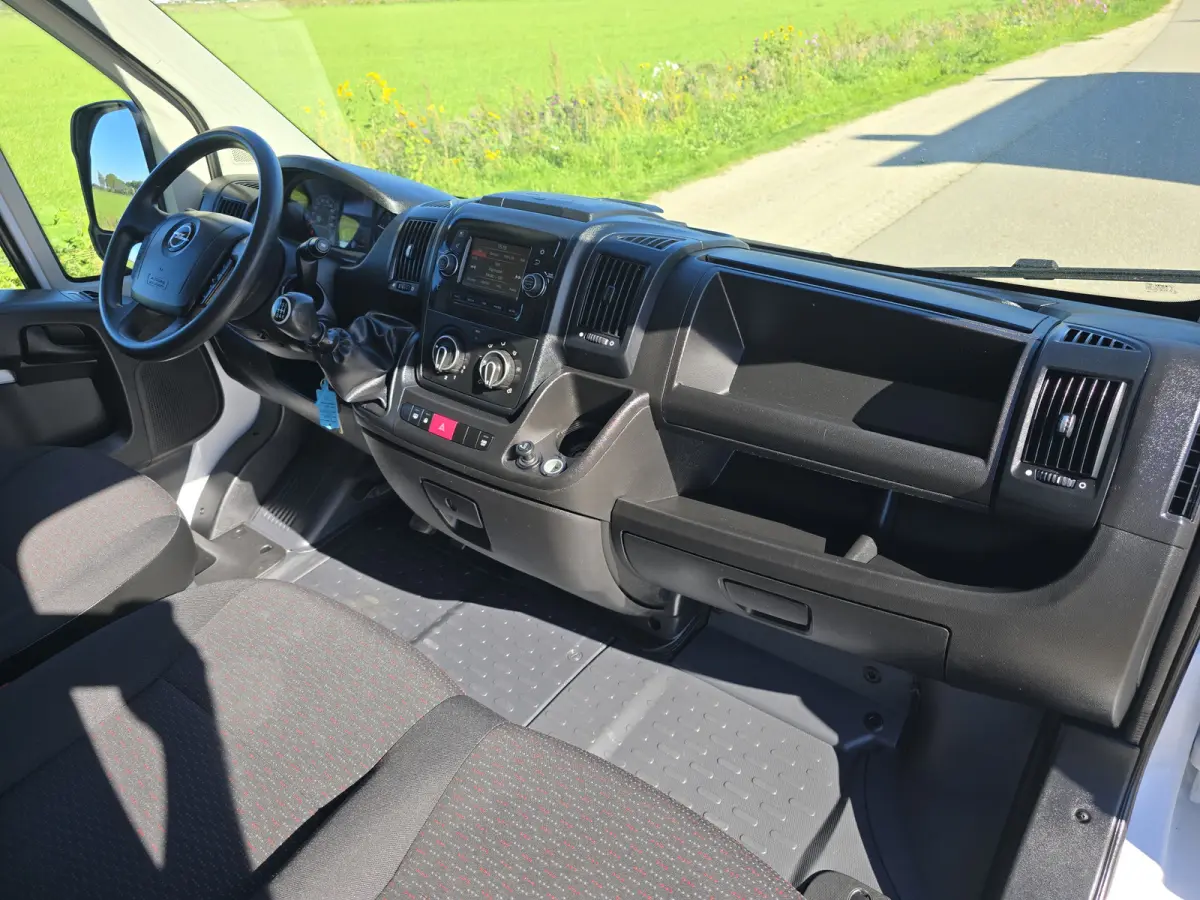 2.2D 140 L2H2 3.5t - 141 Pk - Euro 6 - Airco - Cruise Control - ParkeerCamera