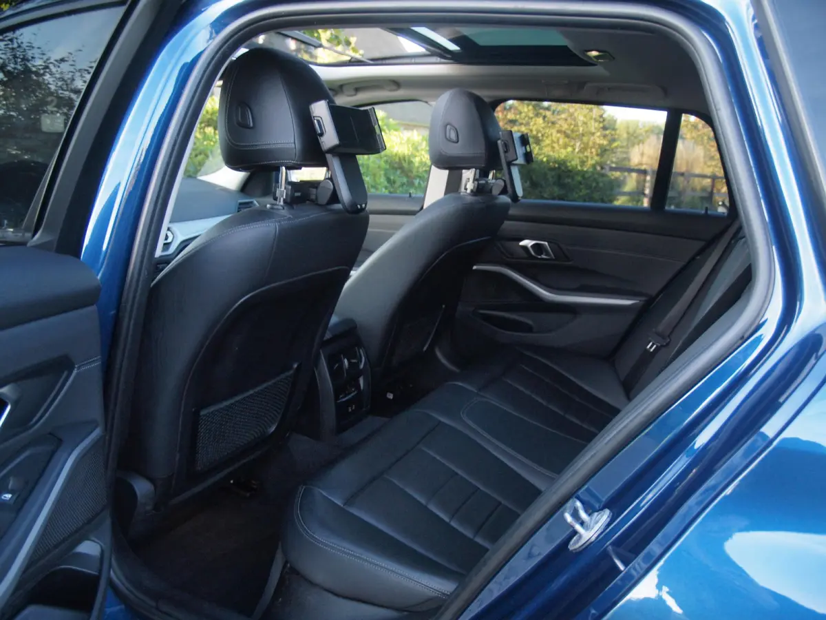 330e eDrive Touring 292 PK | plug-in Hybride | Leder interieur | Panoramadak | Camera | Apple Carplay |