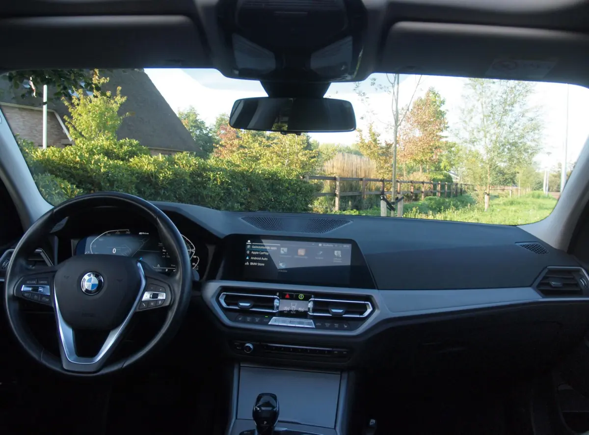 330e eDrive Touring 292 PK | plug-in Hybride | Leder interieur | Panoramadak | Camera | Apple Carplay |