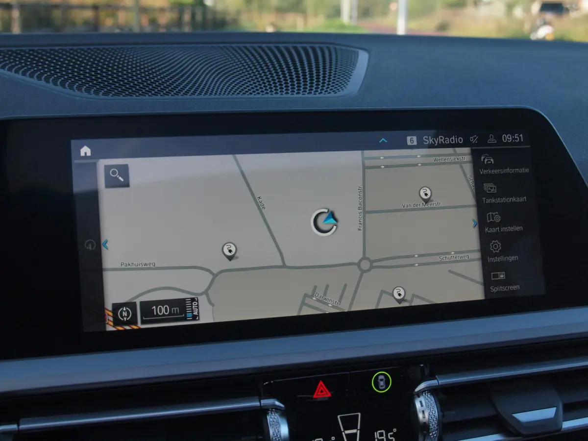 330e eDrive Touring 292 PK | plug-in Hybride | Leder interieur | Panoramadak | Camera | Apple Carplay |