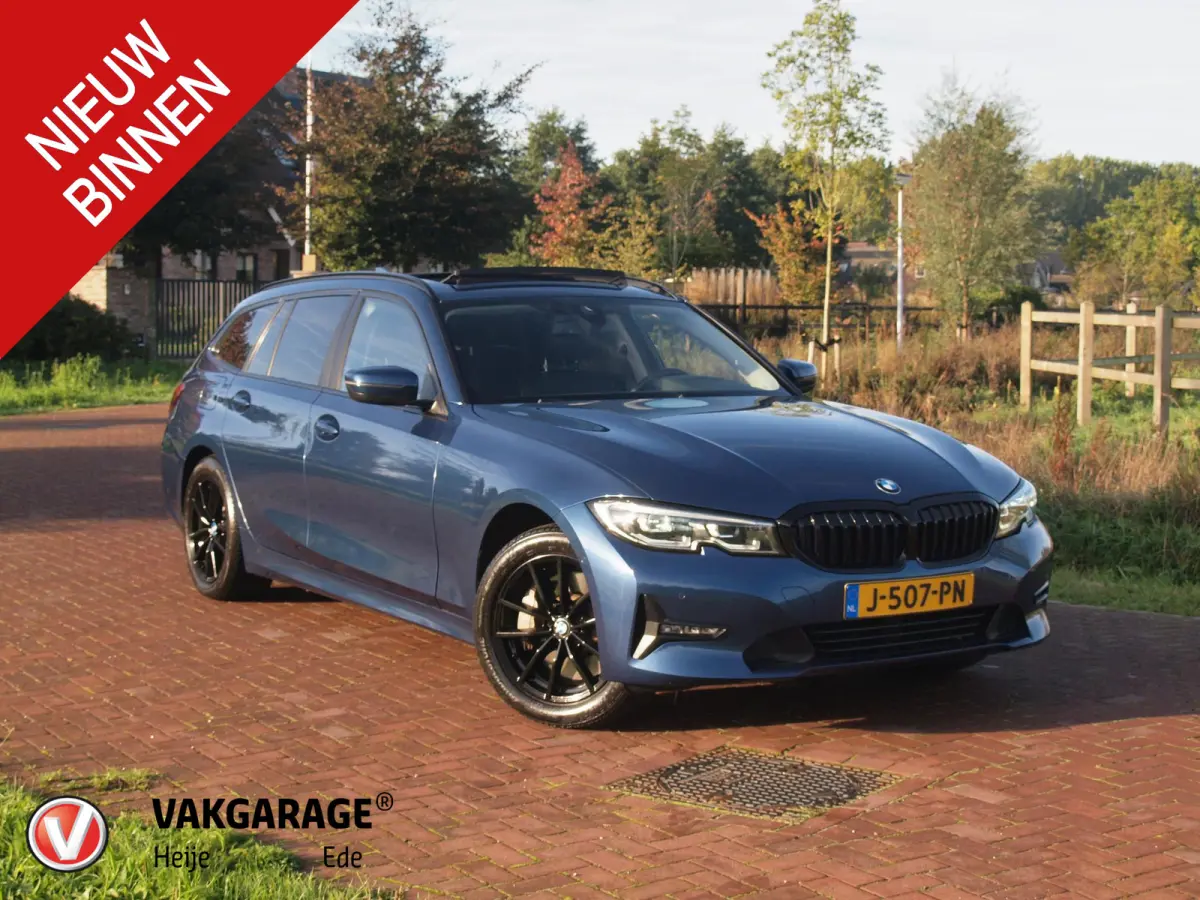 330e eDrive Touring 292 PK | plug-in Hybride | Leder interieur | Panoramadak | Camera | Apple Carplay |