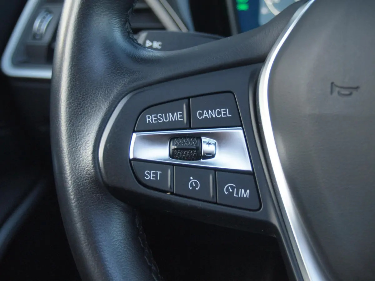 330e eDrive Touring 292 PK | plug-in Hybride | Leder interieur | Panoramadak | Camera | Apple Carplay |