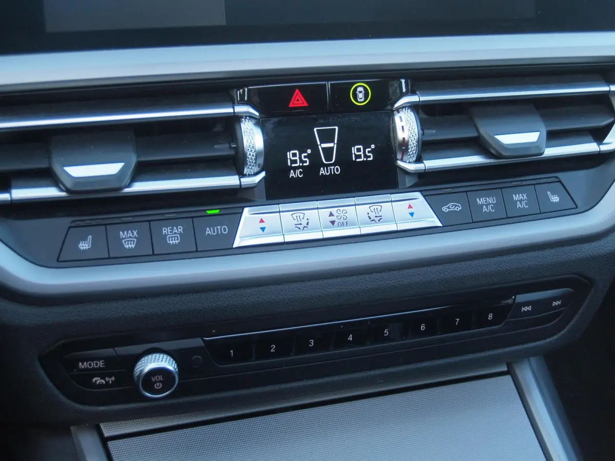 330e eDrive Touring 292 PK | plug-in Hybride | Leder interieur | Panoramadak | Camera | Apple Carplay |