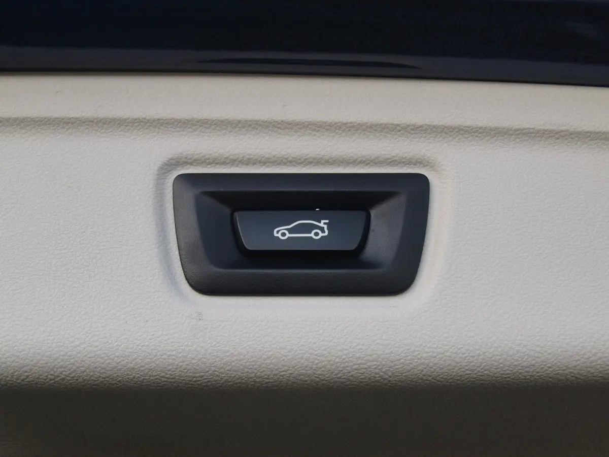 330e eDrive Touring 292 PK | plug-in Hybride | Leder interieur | Panoramadak | Camera | Apple Carplay |