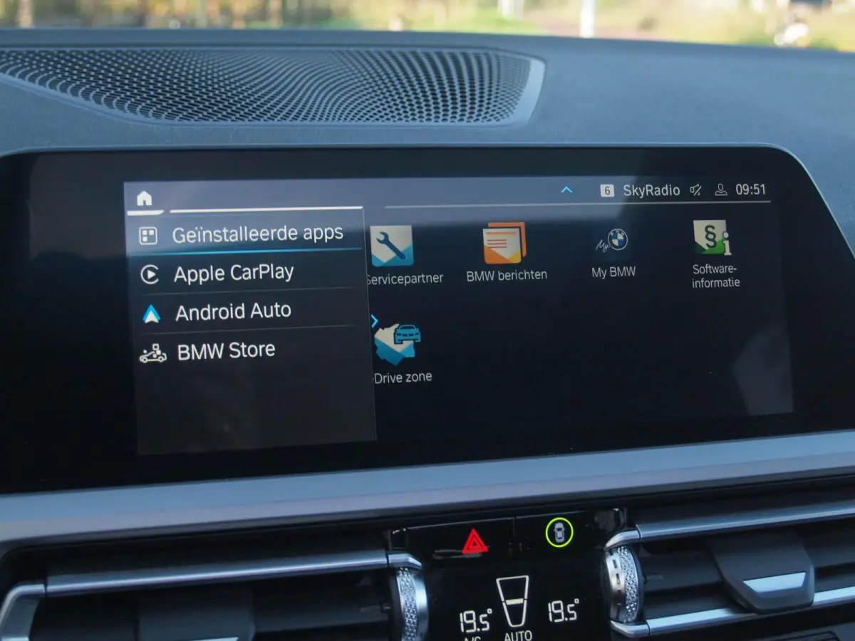 330e eDrive Touring 292 PK | plug-in Hybride | Leder interieur | Panoramadak | Camera | Apple Carplay |