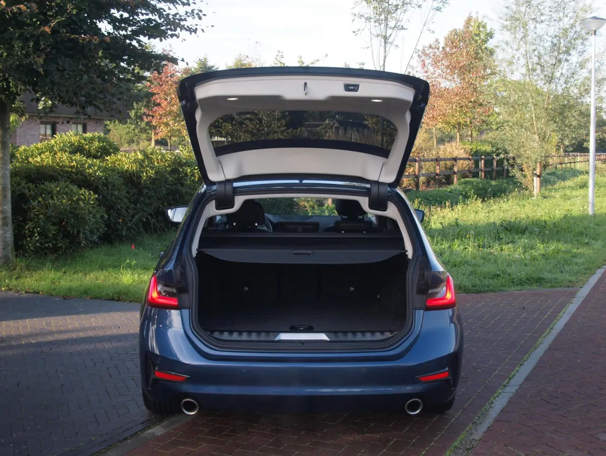330e eDrive Touring 292 PK | plug-in Hybride | Leder interieur | Panoramadak | Camera | Apple Carplay |