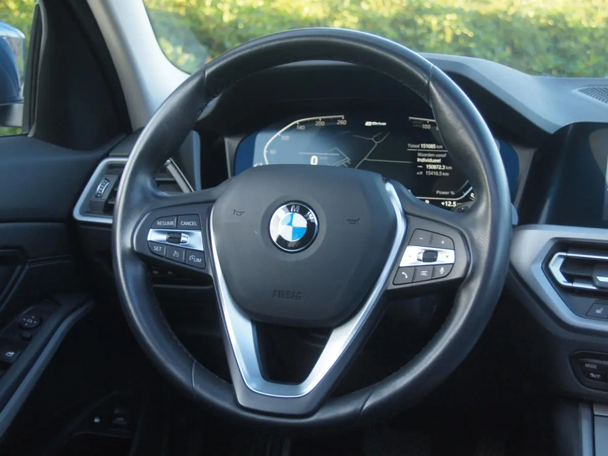 330e eDrive Touring 292 PK | plug-in Hybride | Leder interieur | Panoramadak | Camera | Apple Carplay |