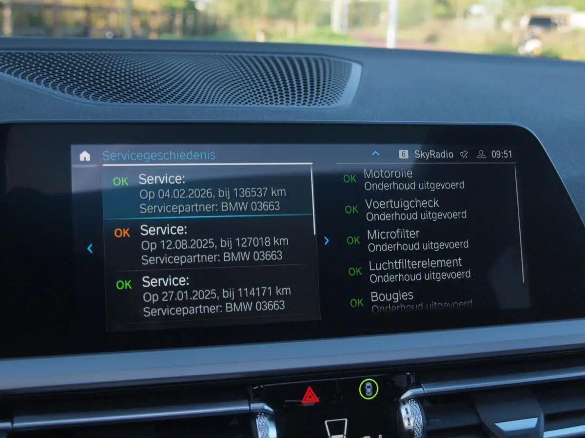 330e eDrive Touring 292 PK | plug-in Hybride | Leder interieur | Panoramadak | Camera | Apple Carplay |