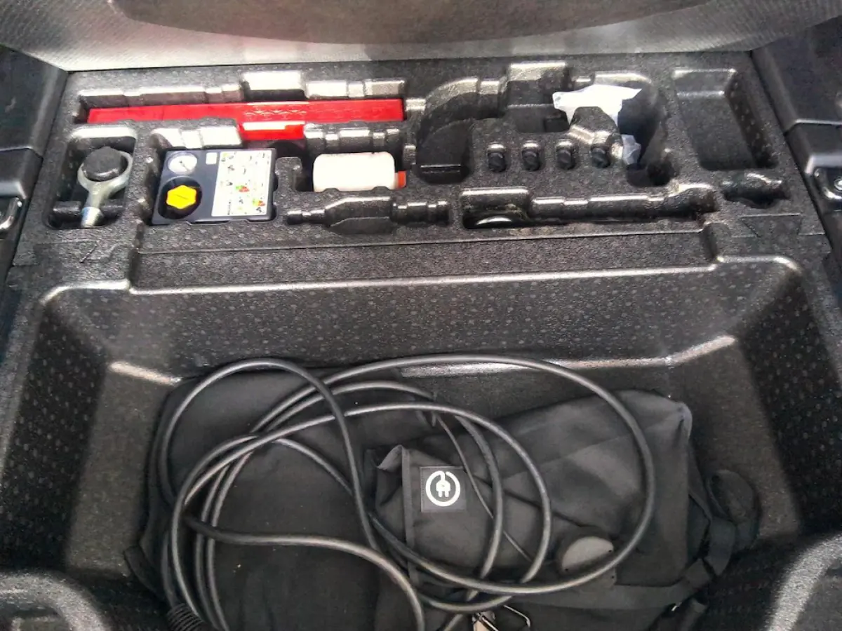 P300e 1.5 R-Dynamic SE+Led+Vol-leder+Navigatie+Camera = ORIG/NL = ZEER NETJES !!