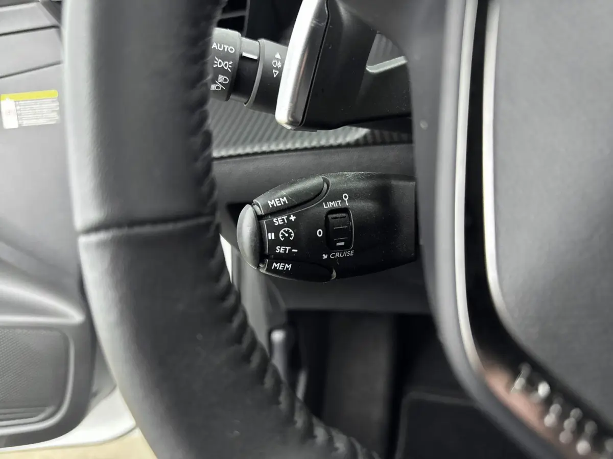 1.2 100pk Allure Pack | Automaat | Camera | Climate control | Lichtmetalen velgen | Apple CarPlay / Android Auto |