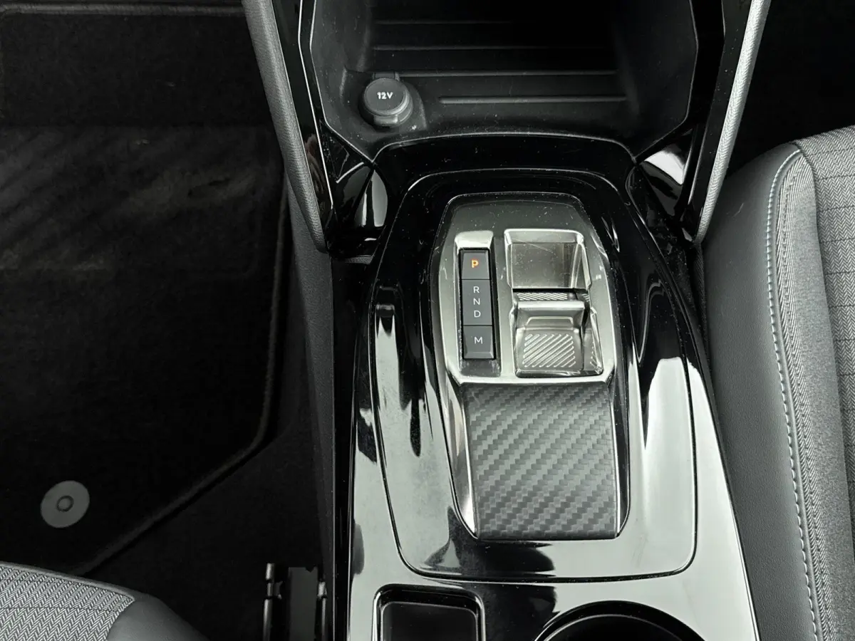 1.2 100pk Allure Pack | Automaat | Camera | Climate control | Lichtmetalen velgen | Apple CarPlay / Android Auto |