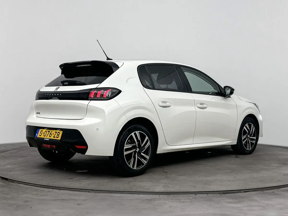 1.2 100pk Allure Pack | Automaat | Camera | Climate control | Lichtmetalen velgen | Apple CarPlay / Android Auto |