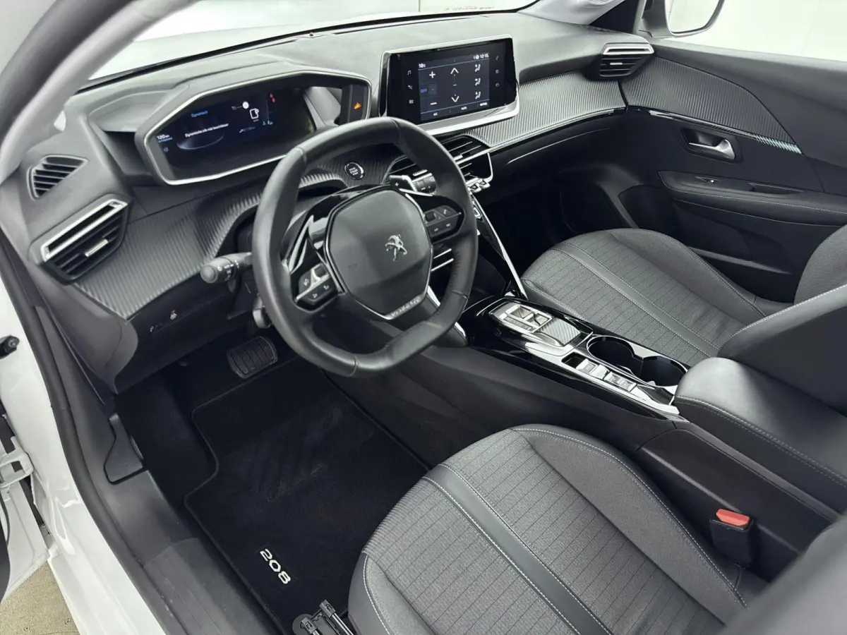 1.2 100pk Allure Pack | Automaat | Camera | Climate control | Lichtmetalen velgen | Apple CarPlay / Android Auto |