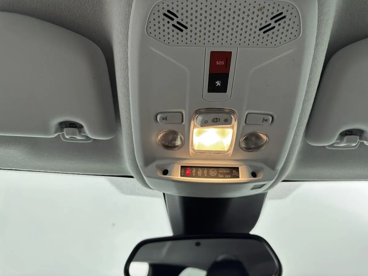 1.2 100pk Allure Pack | Automaat | Camera | Climate control | Lichtmetalen velgen | Apple CarPlay / Android Auto |