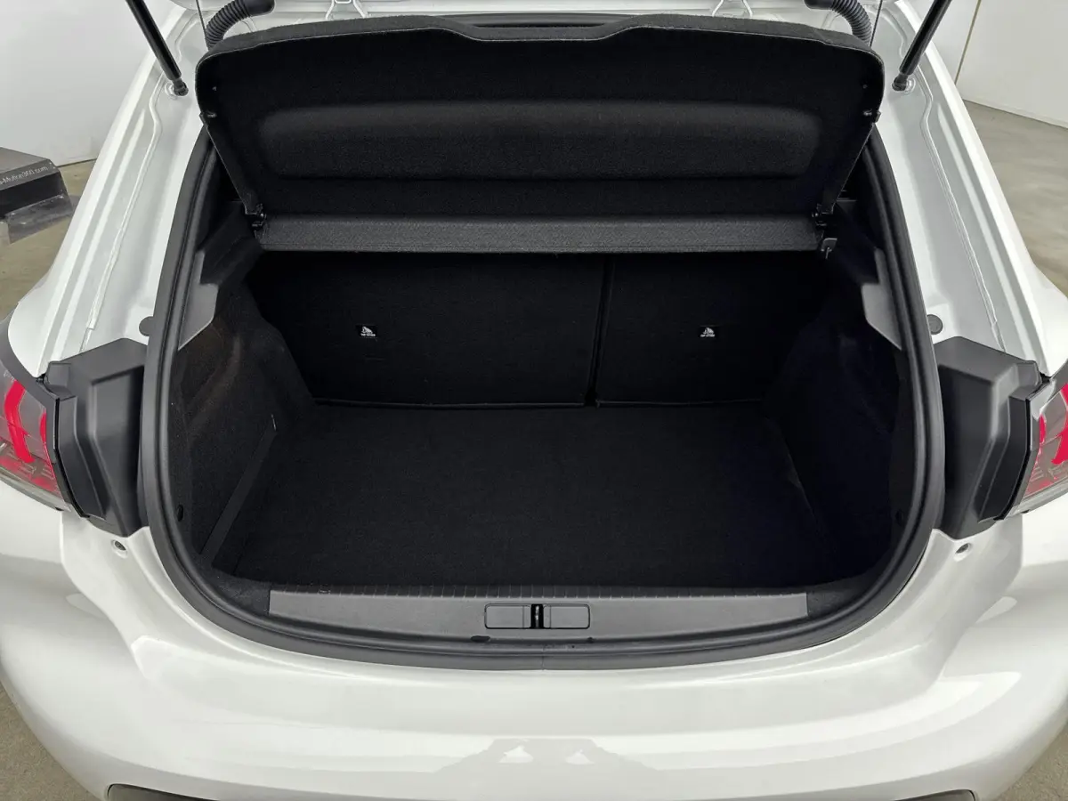 1.2 100pk Allure Pack | Automaat | Camera | Climate control | Lichtmetalen velgen | Apple CarPlay / Android Auto |