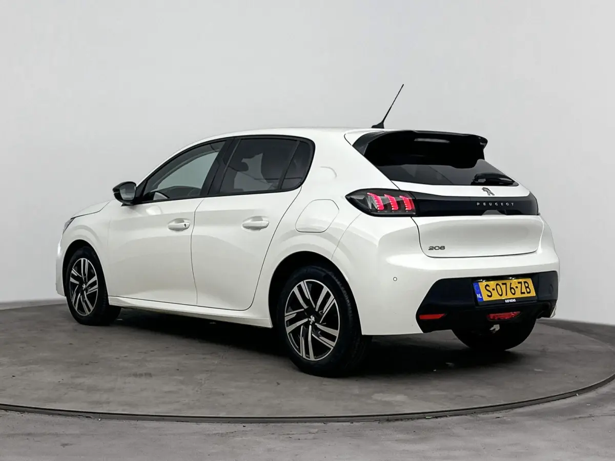 1.2 100pk Allure Pack | Automaat | Camera | Climate control | Lichtmetalen velgen | Apple CarPlay / Android Auto |