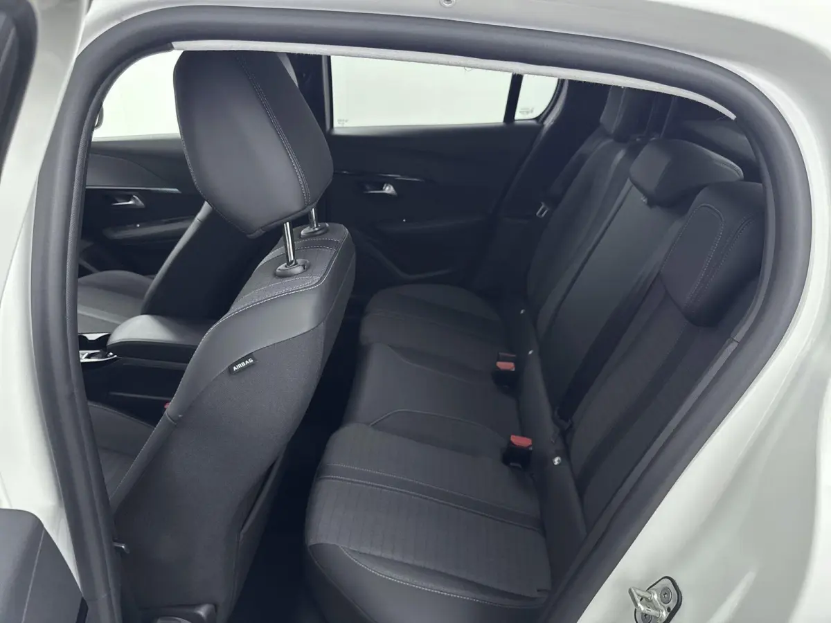 1.2 100pk Allure Pack | Automaat | Camera | Climate control | Lichtmetalen velgen | Apple CarPlay / Android Auto |
