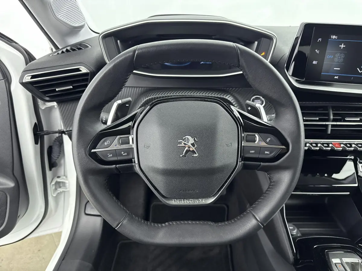 1.2 100pk Allure Pack | Automaat | Camera | Climate control | Lichtmetalen velgen | Apple CarPlay / Android Auto |