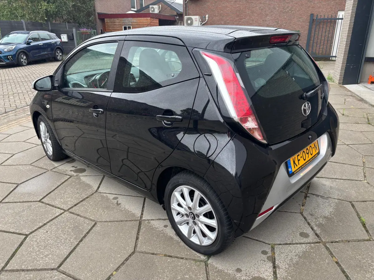 1.0 VVT-i x-play