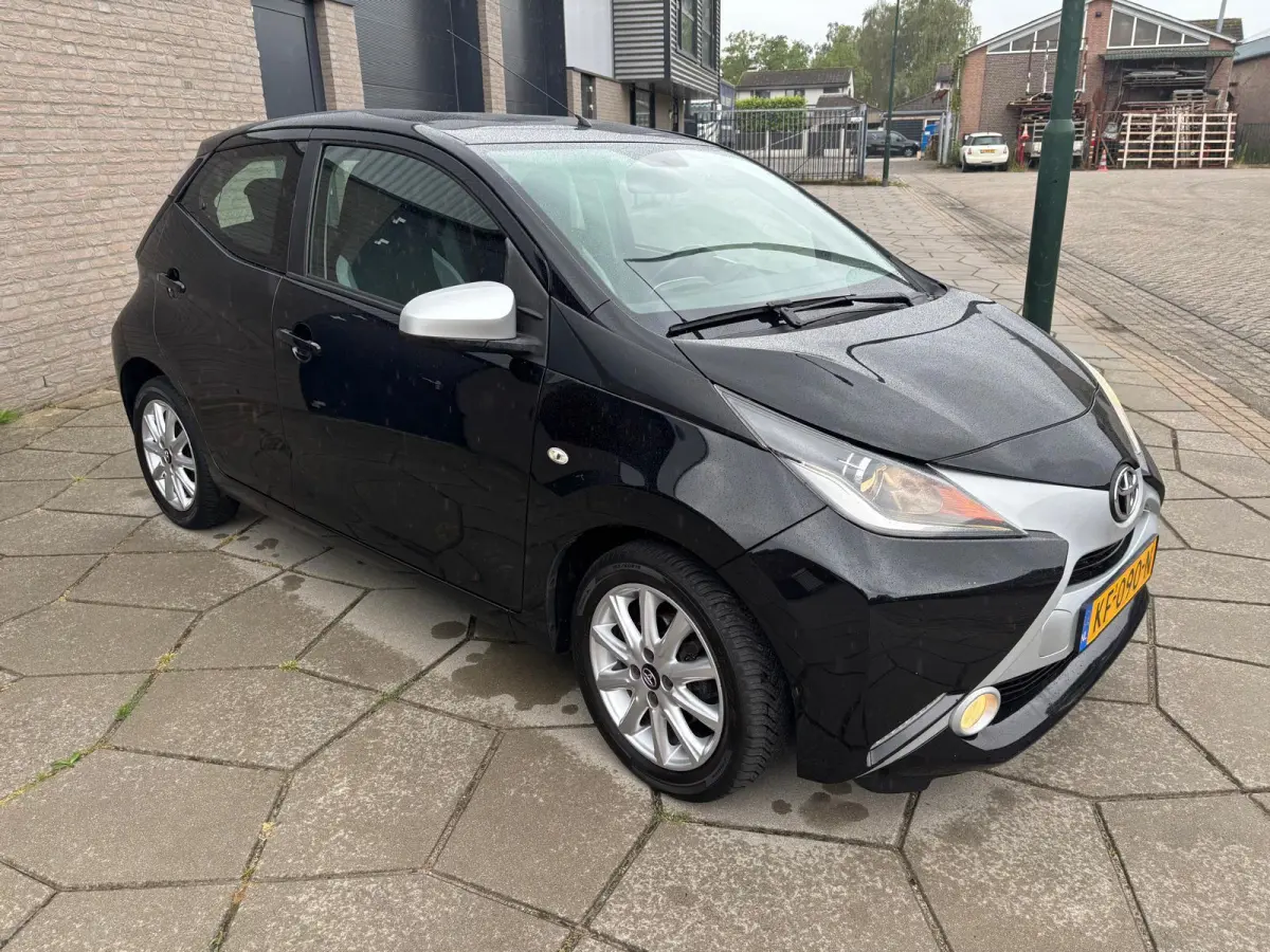 1.0 VVT-i x-play