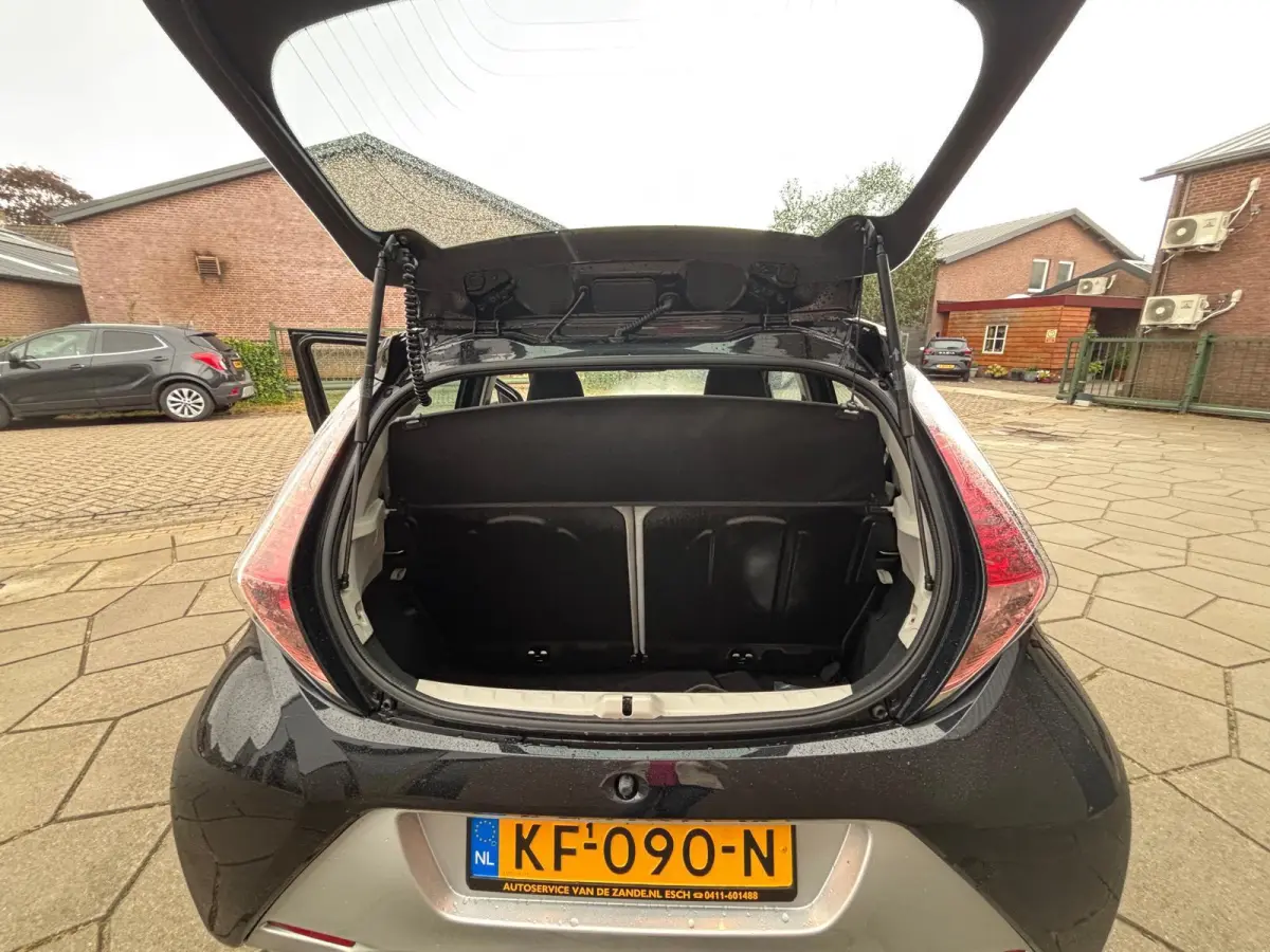 1.0 VVT-i x-play