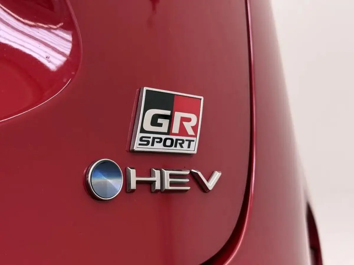 1.5 Hybrid 130 GR SPORT speciale uitvoering