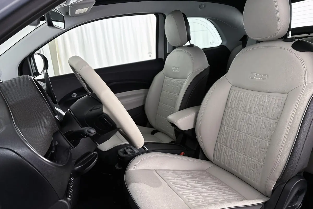 La Prima 42 kWh Cabrio Leder Stoelverwarming JBL Camera 17"