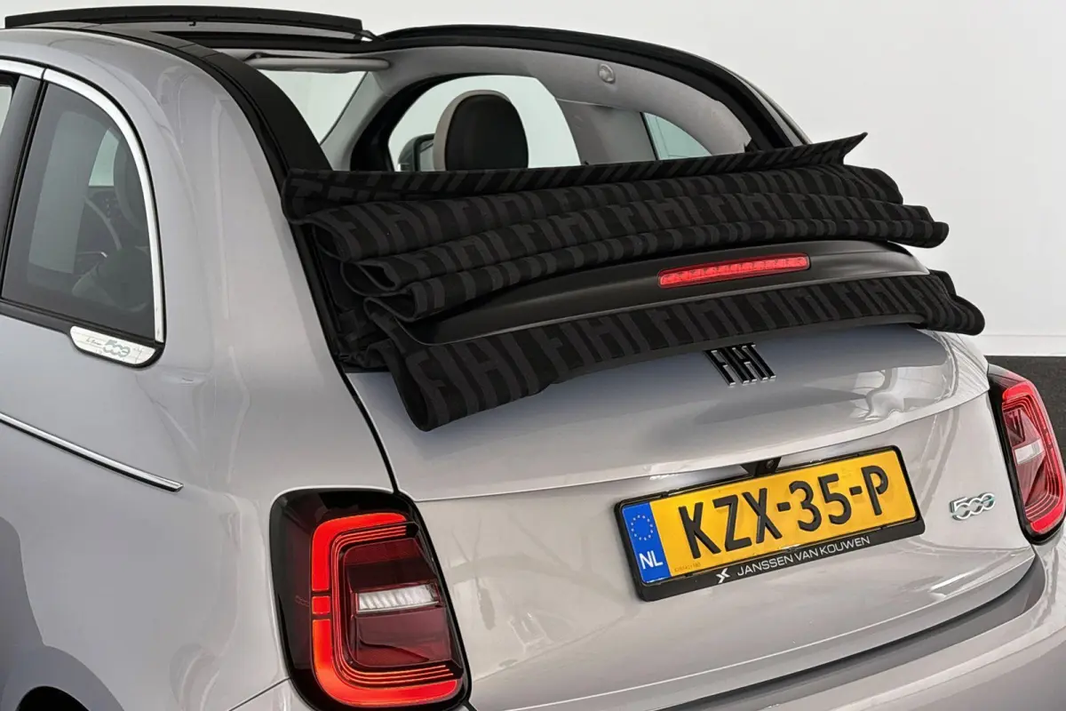 La Prima 42 kWh Cabrio Leder Stoelverwarming JBL Camera 17"