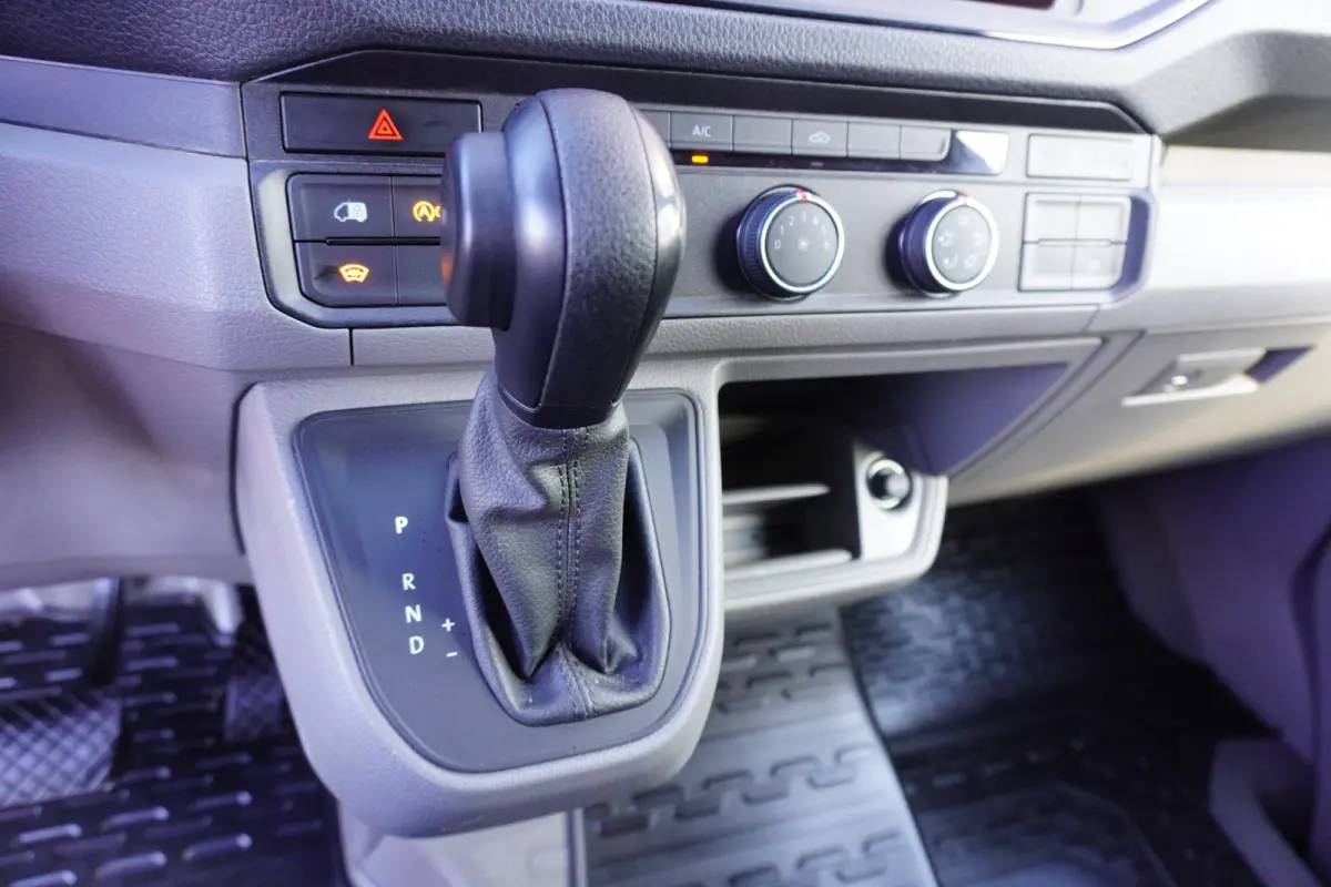 140pk Automaat L3H2/L2H1 Navigatie Camera Trekhaak Apple carplay Imperiaal 3-zits