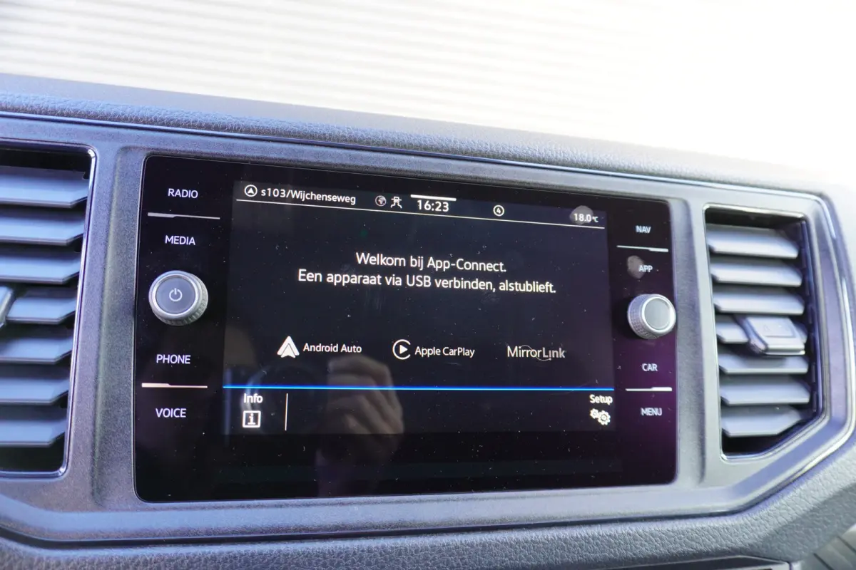 140pk Automaat L3H2/L2H1 Navigatie Camera Trekhaak Apple carplay Imperiaal 3-zits