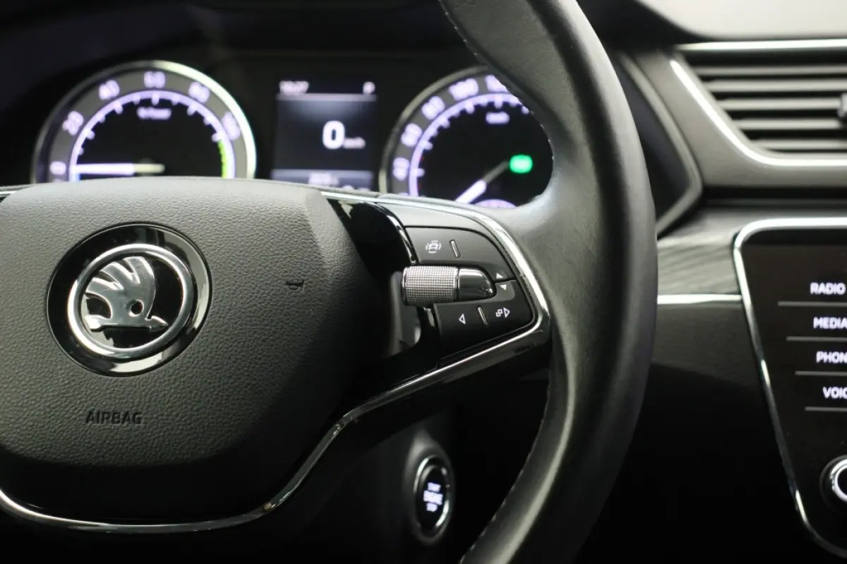 1.4 TSI iV PHEV Business Edition Plus - Carplay, Camera, Stoelverw. Half Leer, Afn. Trekhaak