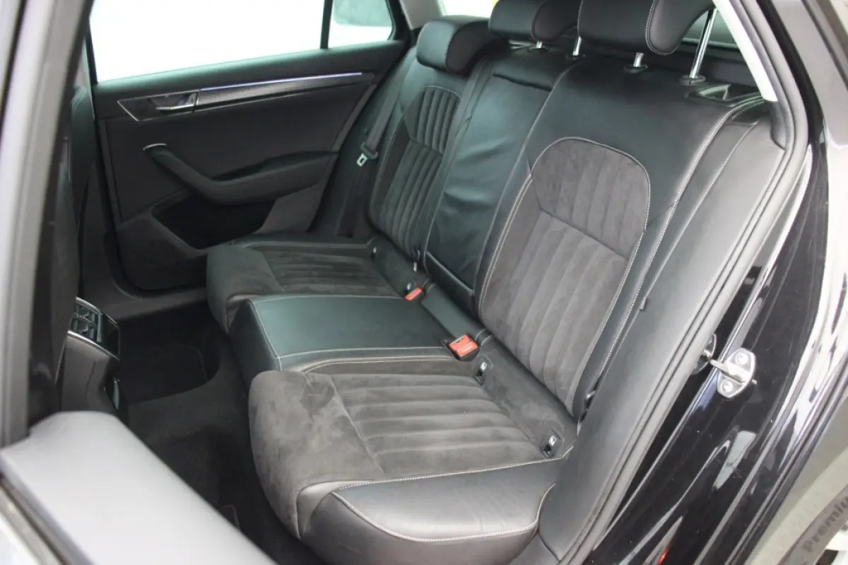 1.4 TSI iV PHEV Business Edition Plus - Carplay, Camera, Stoelverw. Half Leer, Afn. Trekhaak
