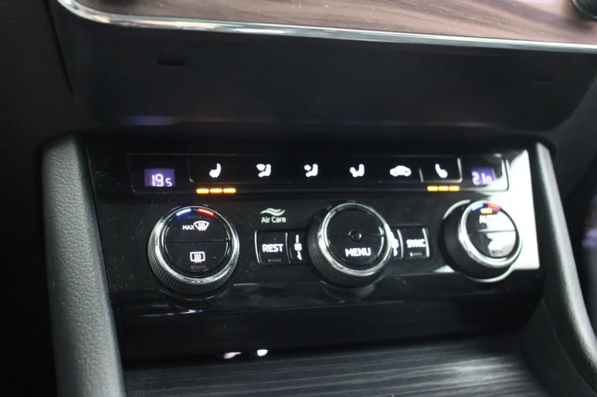 1.4 TSI iV PHEV Business Edition Plus - Carplay, Camera, Stoelverw. Half Leer, Afn. Trekhaak