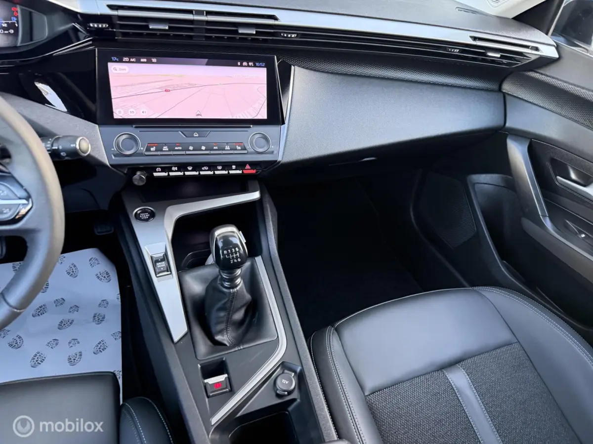 1.2 PureTech Stoelverw CarPlay 18-inch AGR-Stoel