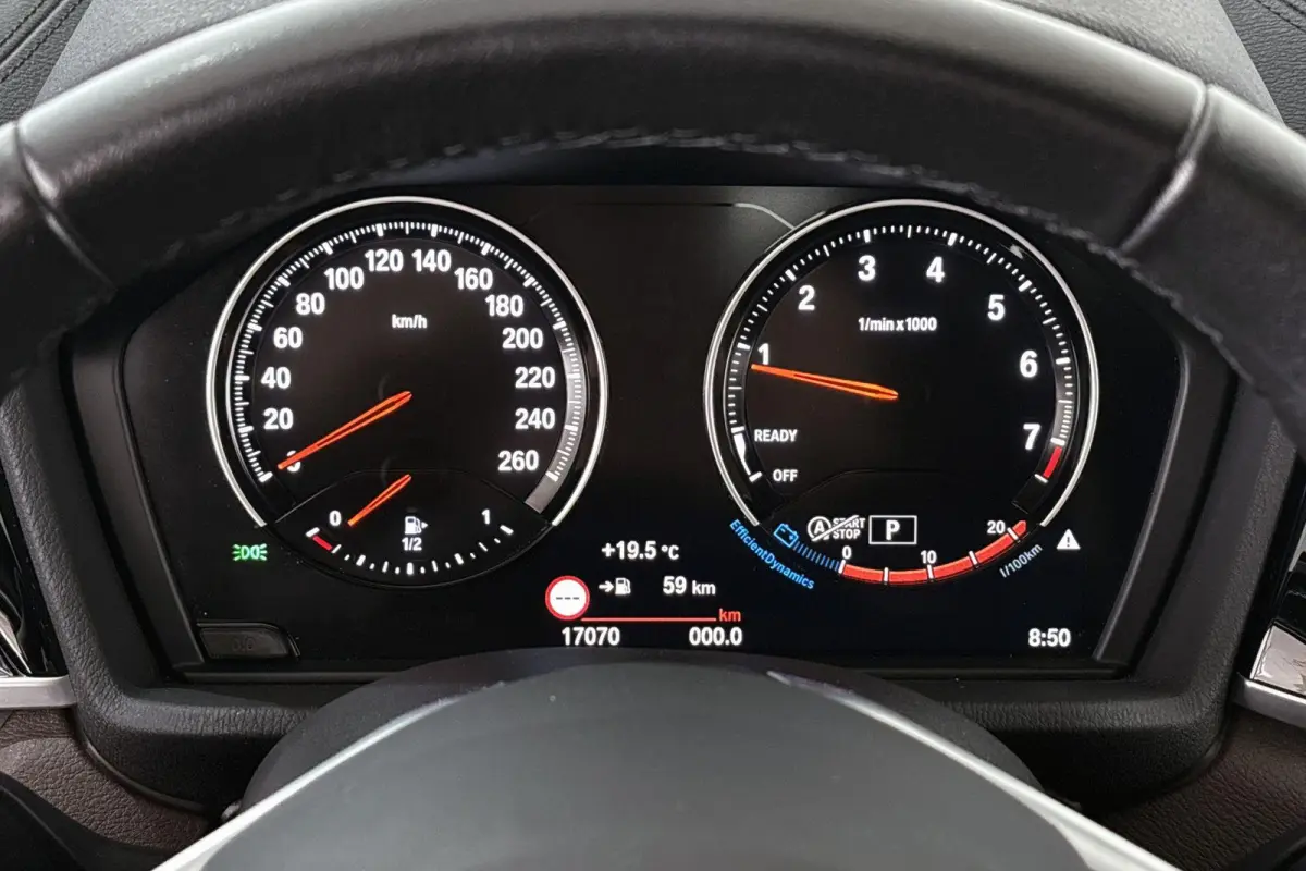 sDrive20i VDL Nedcar Edition Trekhaak Head-Up Sportstoelen Stoelverwarming Camera