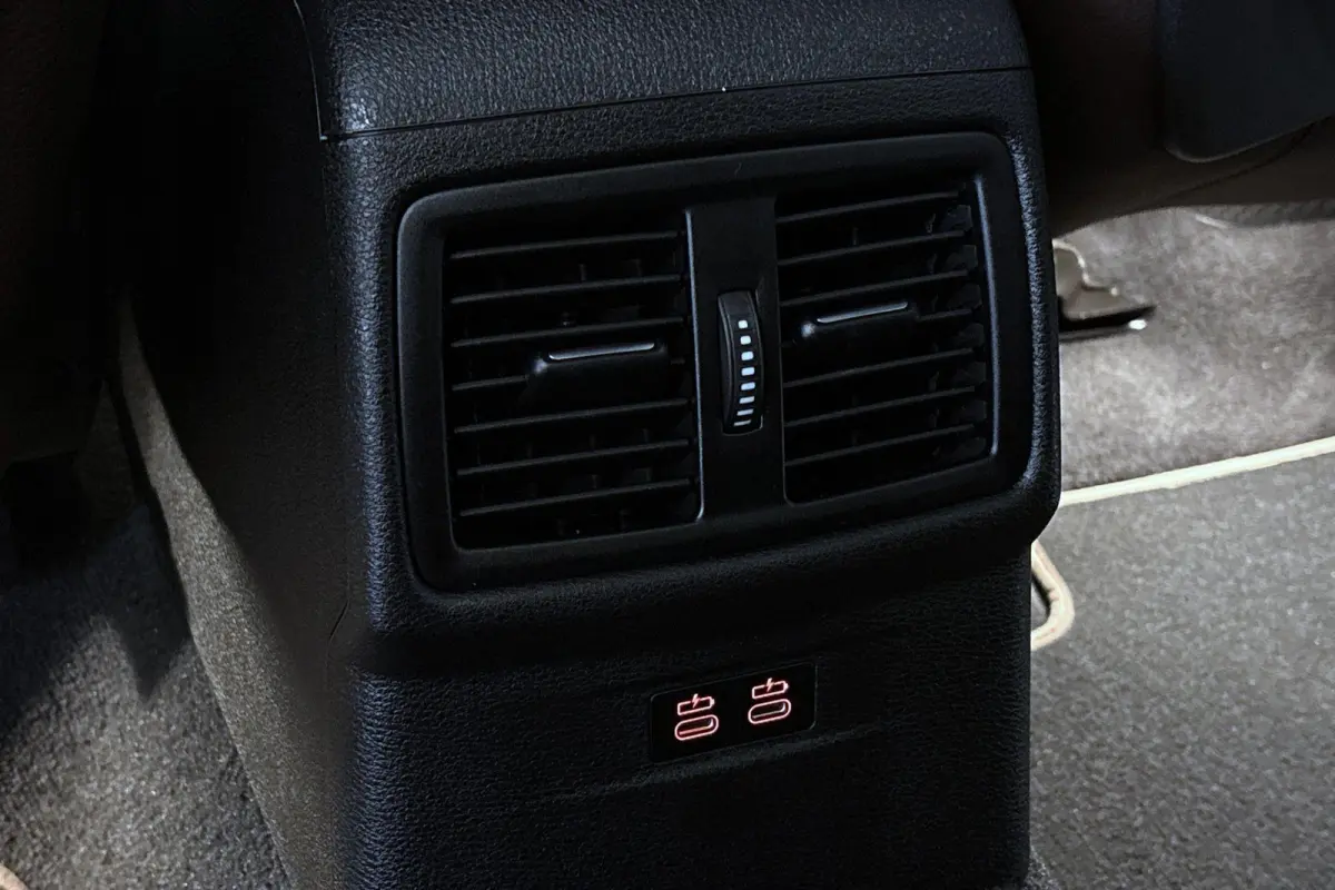 sDrive20i VDL Nedcar Edition Trekhaak Head-Up Sportstoelen Stoelverwarming Camera