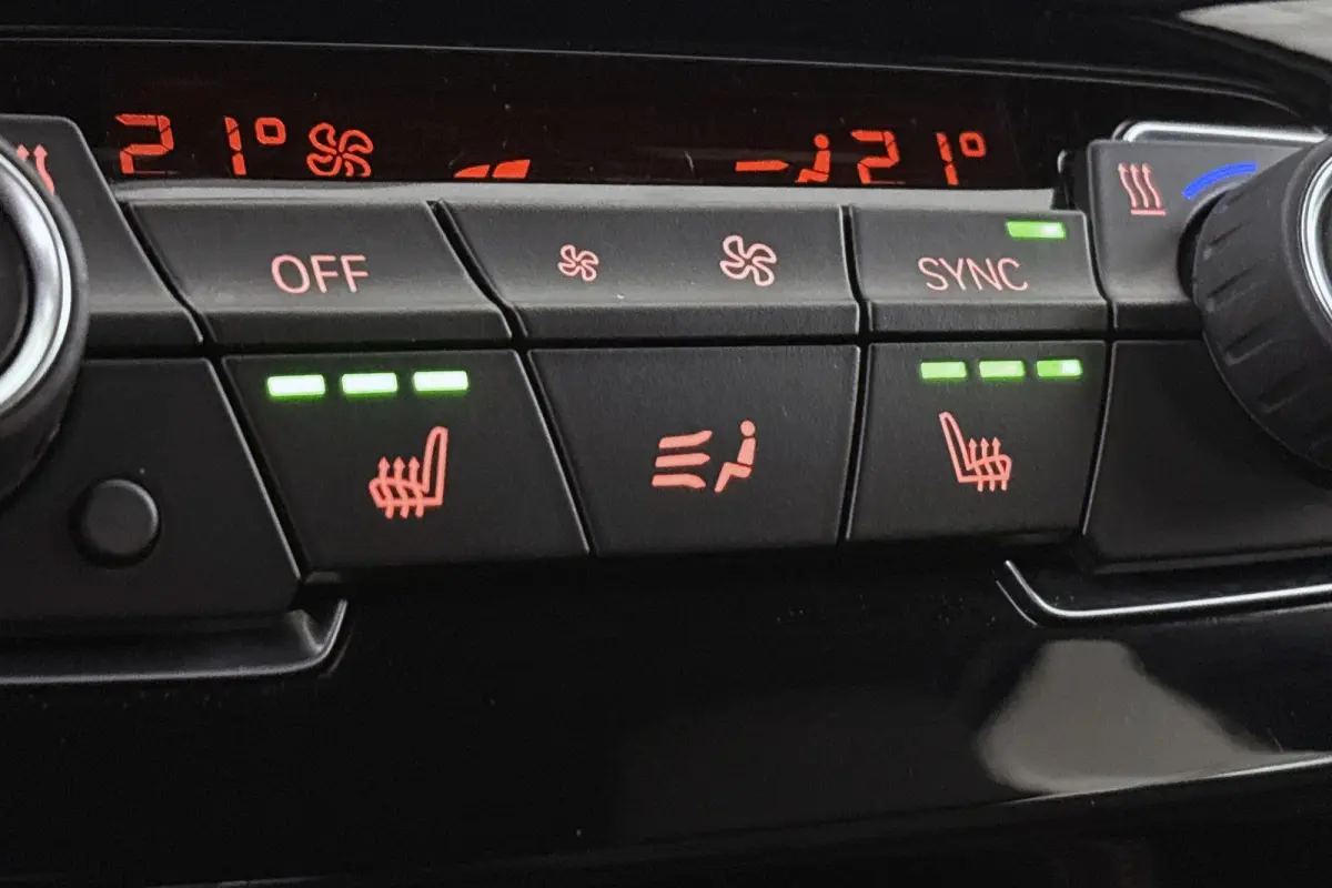 sDrive20i VDL Nedcar Edition Trekhaak Head-Up Sportstoelen Stoelverwarming Camera