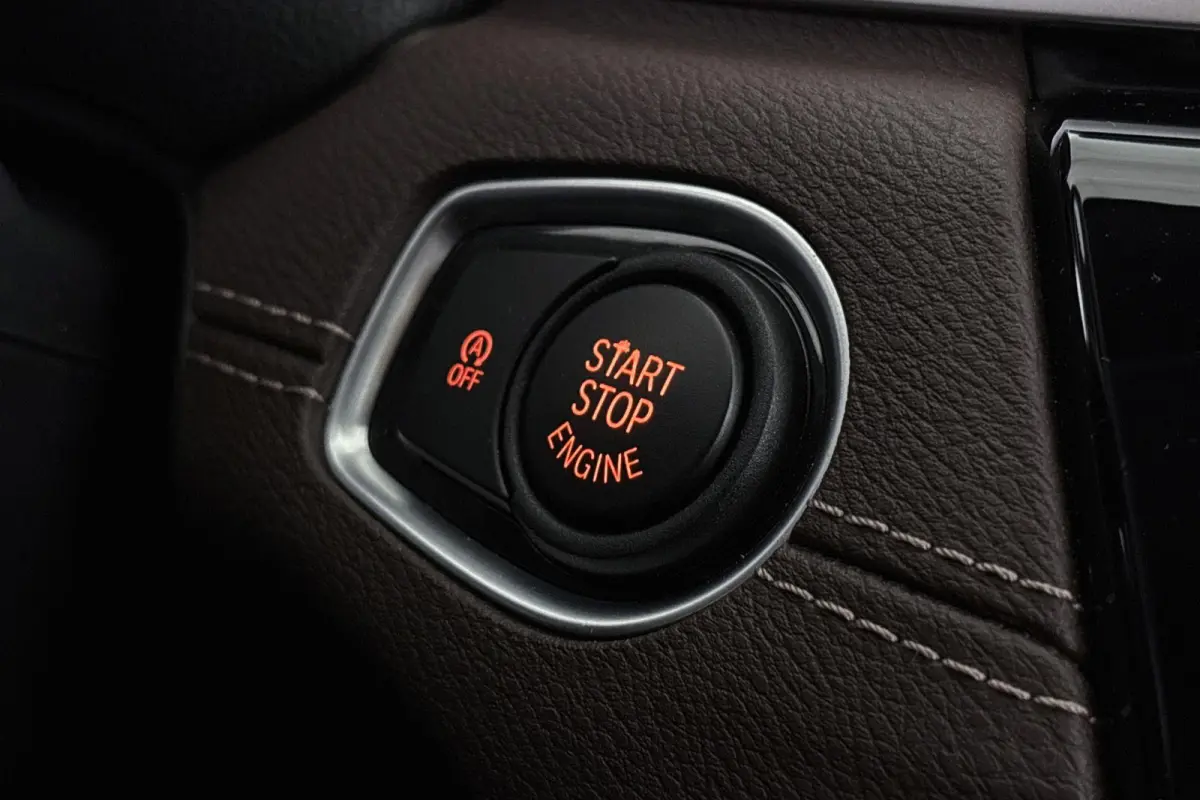sDrive20i VDL Nedcar Edition Trekhaak Head-Up Sportstoelen Stoelverwarming Camera