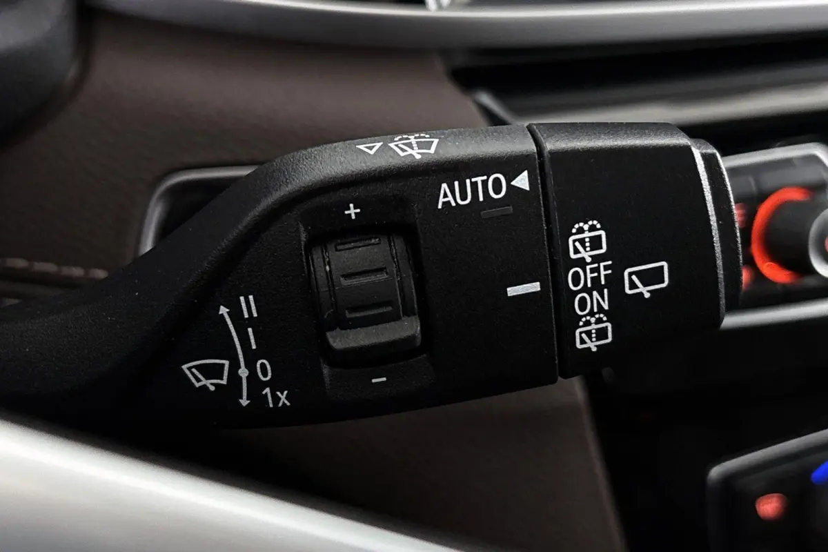 sDrive20i VDL Nedcar Edition Trekhaak Head-Up Sportstoelen Stoelverwarming Camera