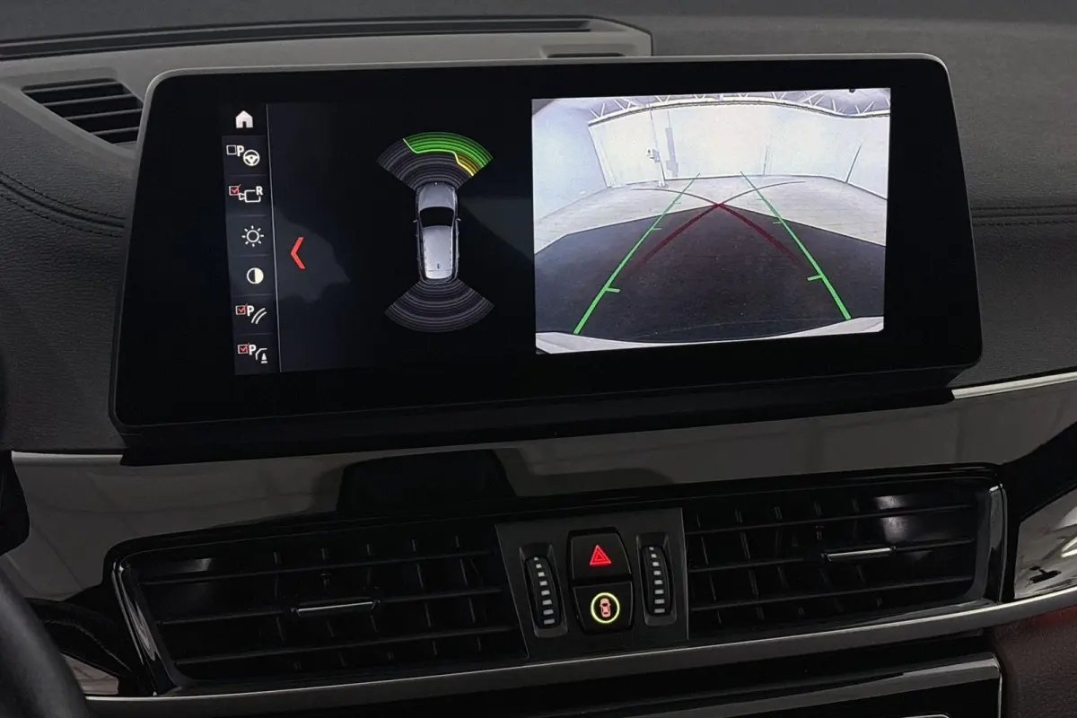 sDrive20i VDL Nedcar Edition Trekhaak Head-Up Sportstoelen Stoelverwarming Camera