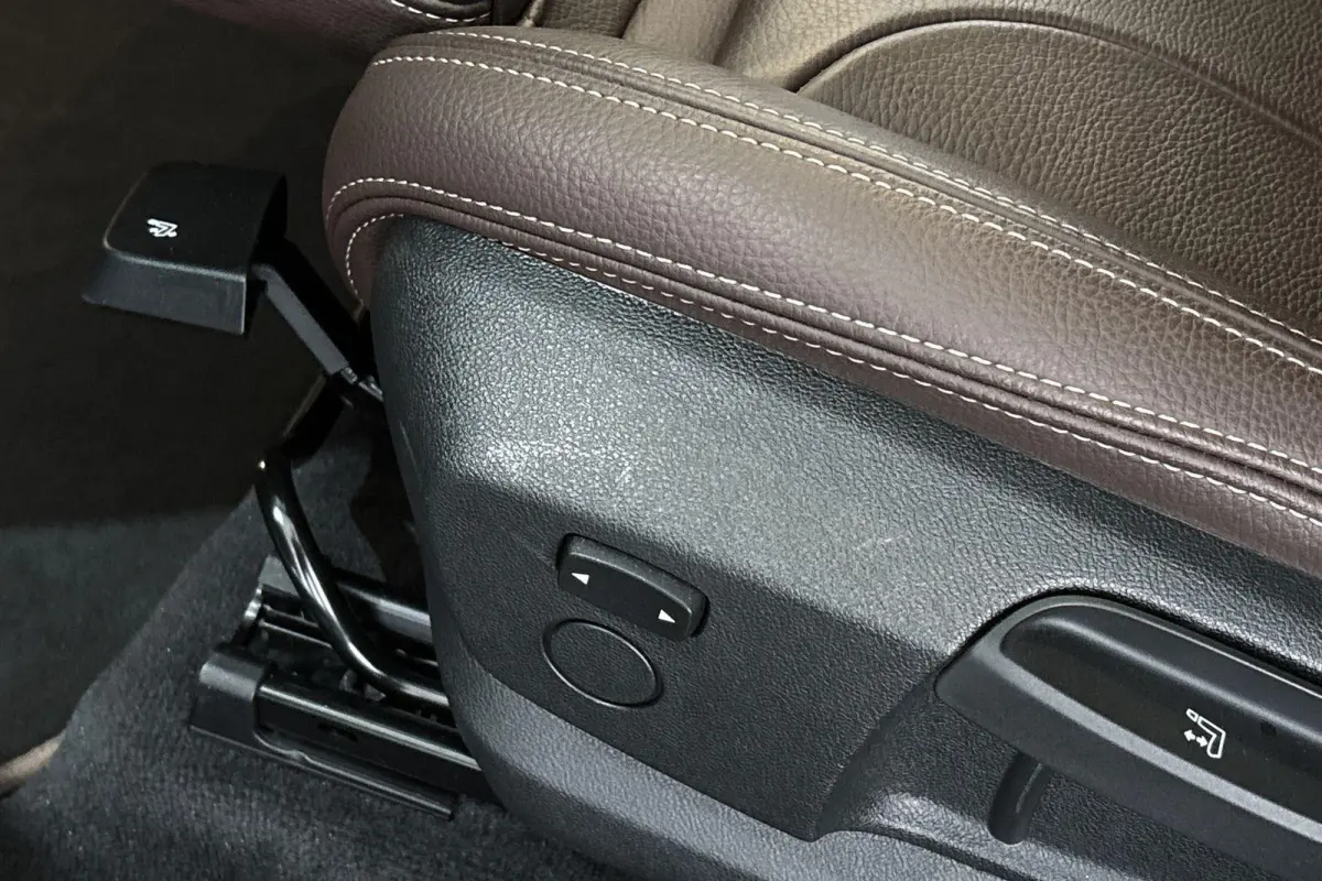 sDrive20i VDL Nedcar Edition Trekhaak Head-Up Sportstoelen Stoelverwarming Camera